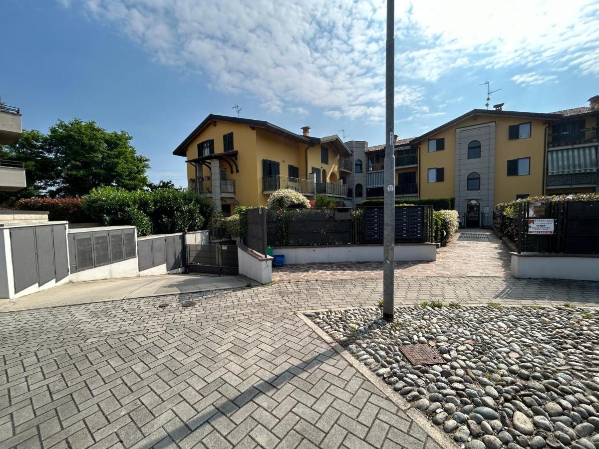 Appartamento Mimosa - Immobili E Soluzioni Rent Brembate Exterior photo
